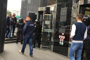 У бізнес-центрі "Гулівер" у редакції "Радио Вести" проходять обшуки, пов'язані зі справою Клименка
