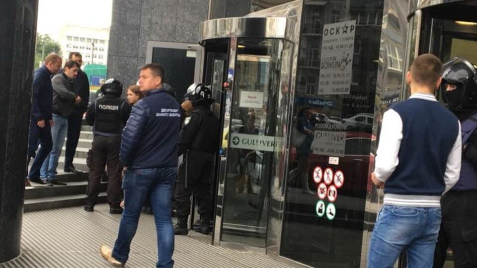 В бизнес-центре "Гулливер" в редакции "Радио Вести" проходят обыски, связанные с делом Клименко