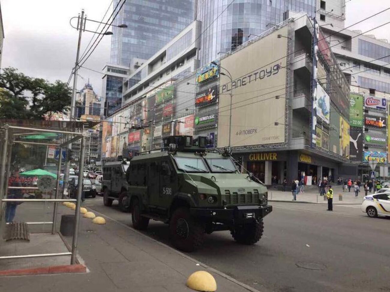 Обыски проводятся в столичном ТЦ "Гулливер"