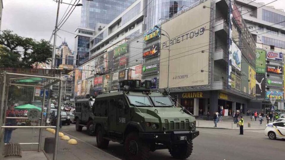 Обыски проводятся в столичном ТЦ "Гулливер"