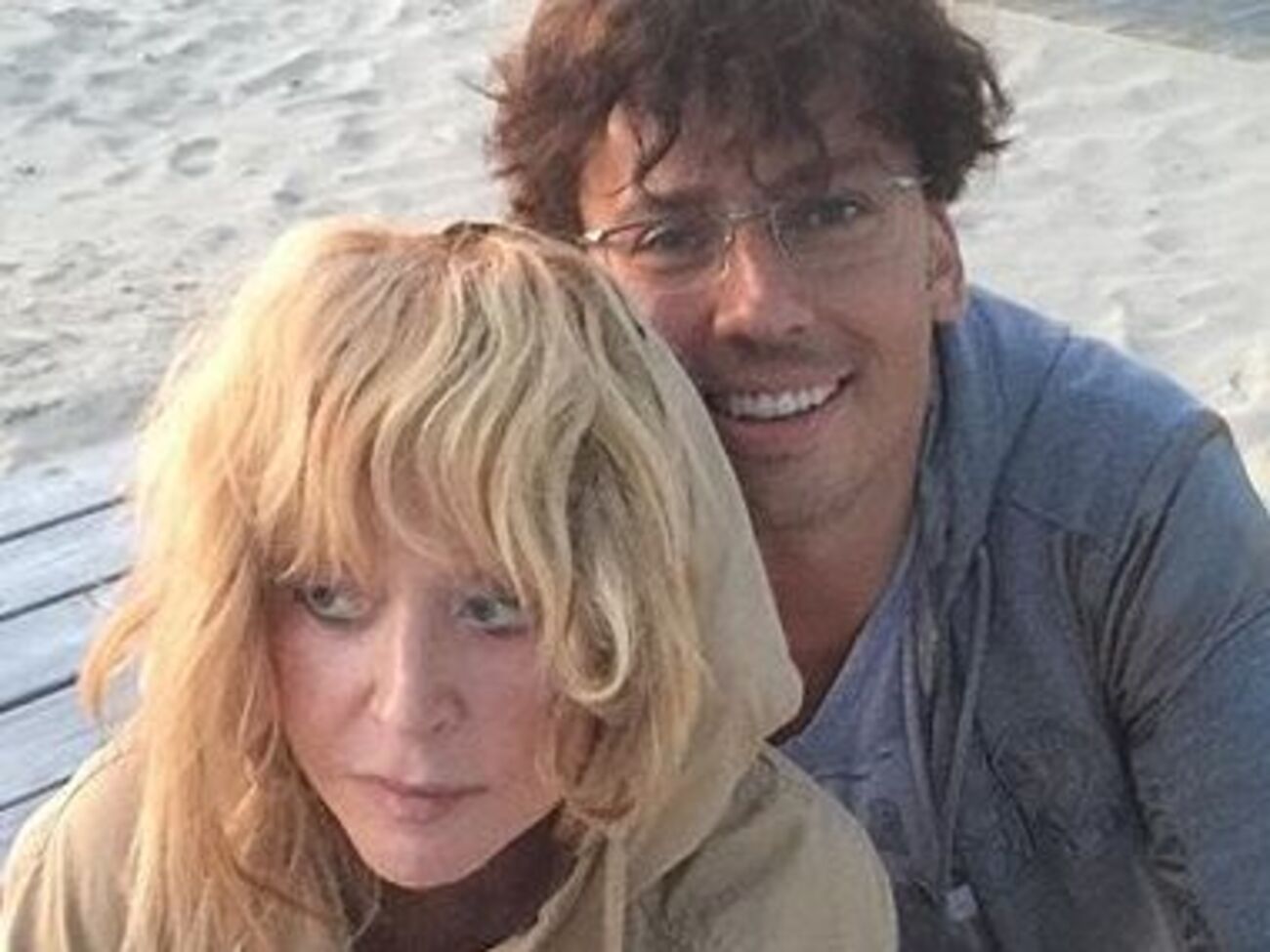 Галкин:&nbsp;Вчера: уложили детей, сидим такие на пляже