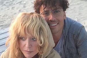 Галкин: Вчера: уложили детей, сидим такие на пляже