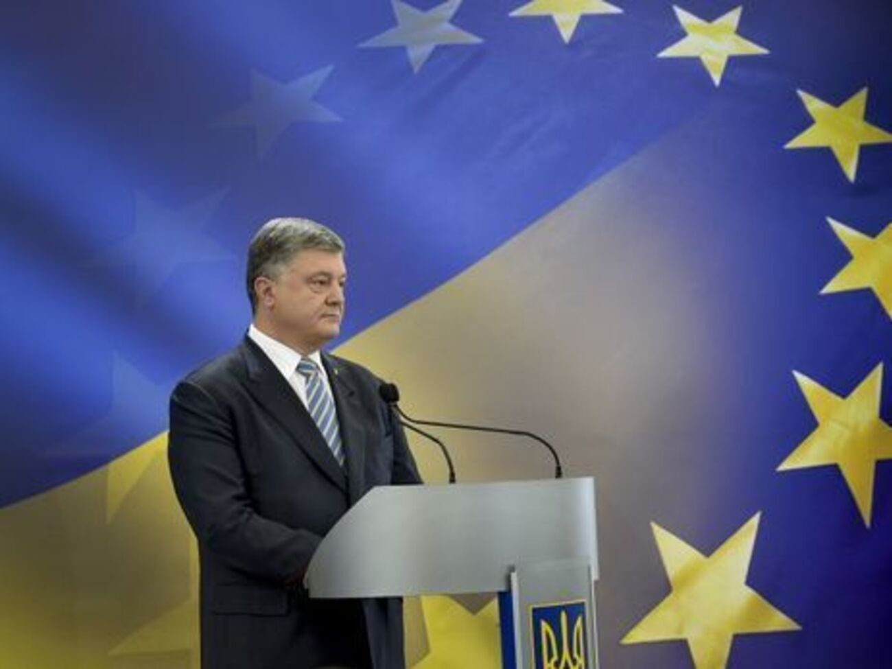 Порошенко: На модернізацію армії підуть кошти, конфісковані в оточення Януковича