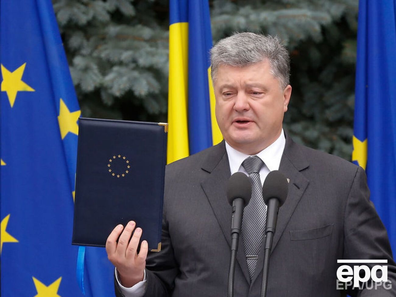 Порошенко:&nbsp;Наши ВСУ, наши герои, остановили российскую агрессию и освободили две трети оккупированного Донбасса