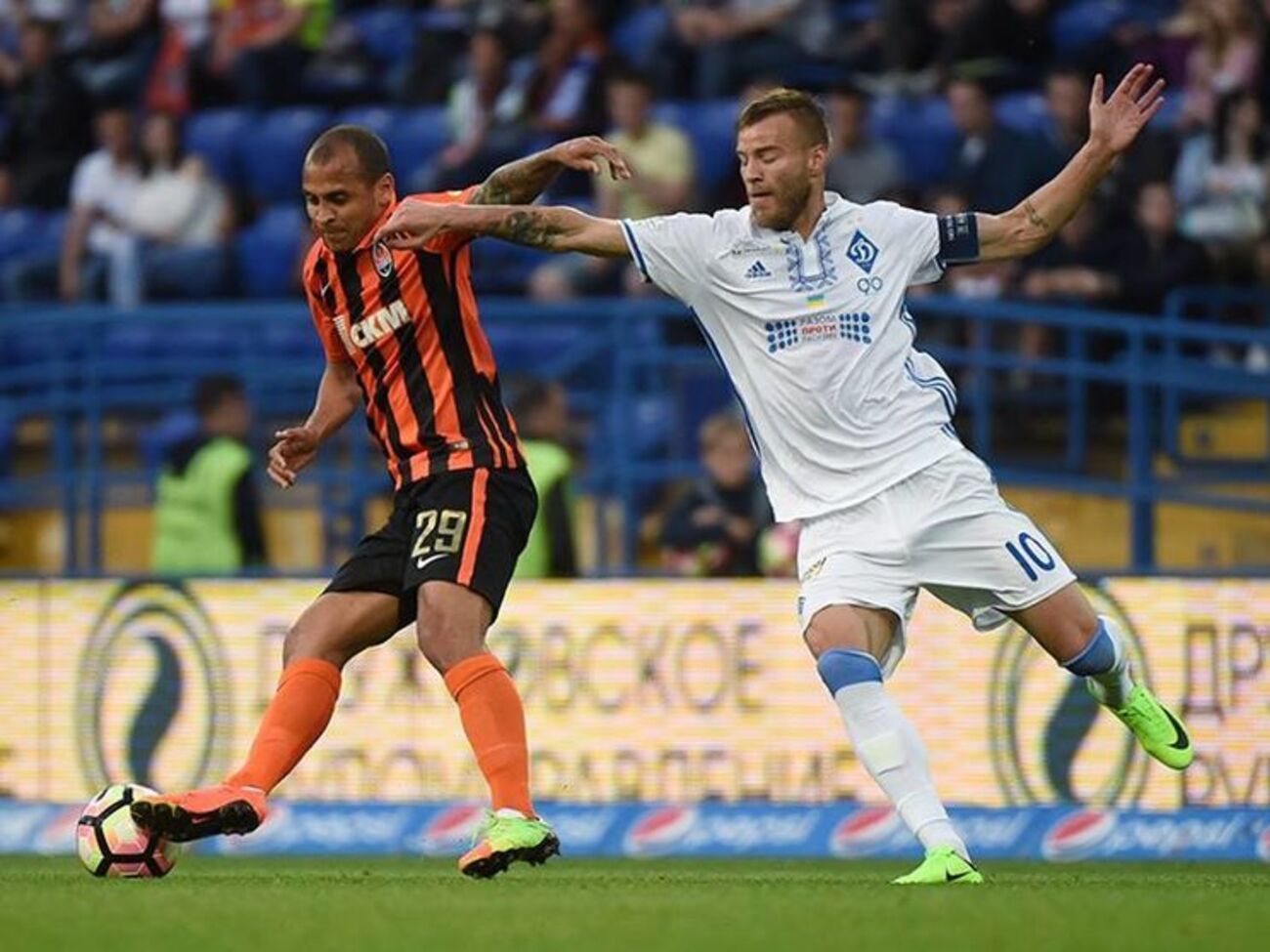 "Динамо" и "Шахтер" откроют сезон в Одессе