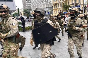 Представники силових структур продовжують обшукувати редакцію "Вестей"
