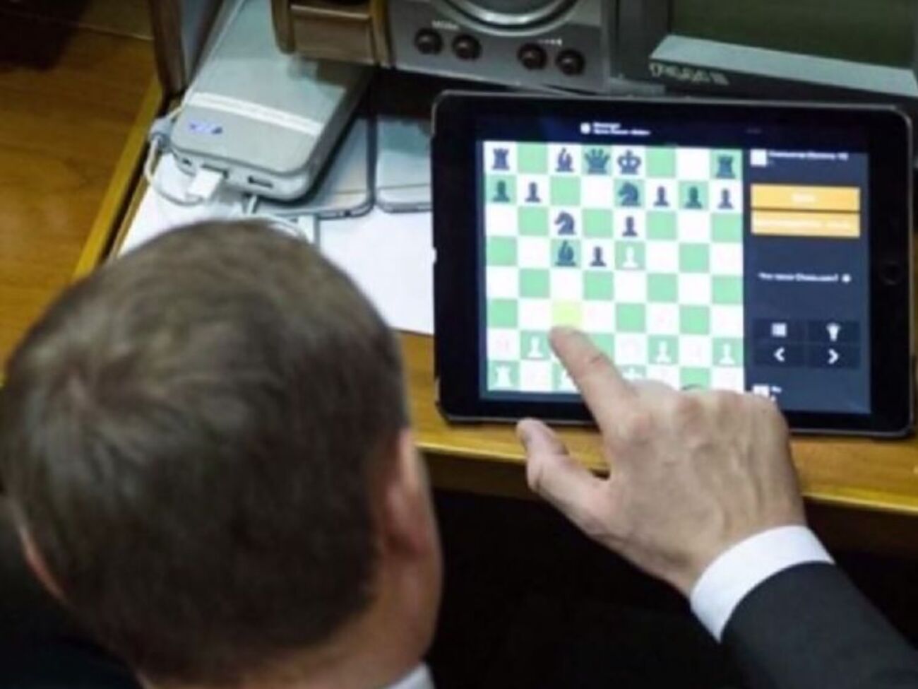 Нардепы вернутся в сессионный зал 5 сентября