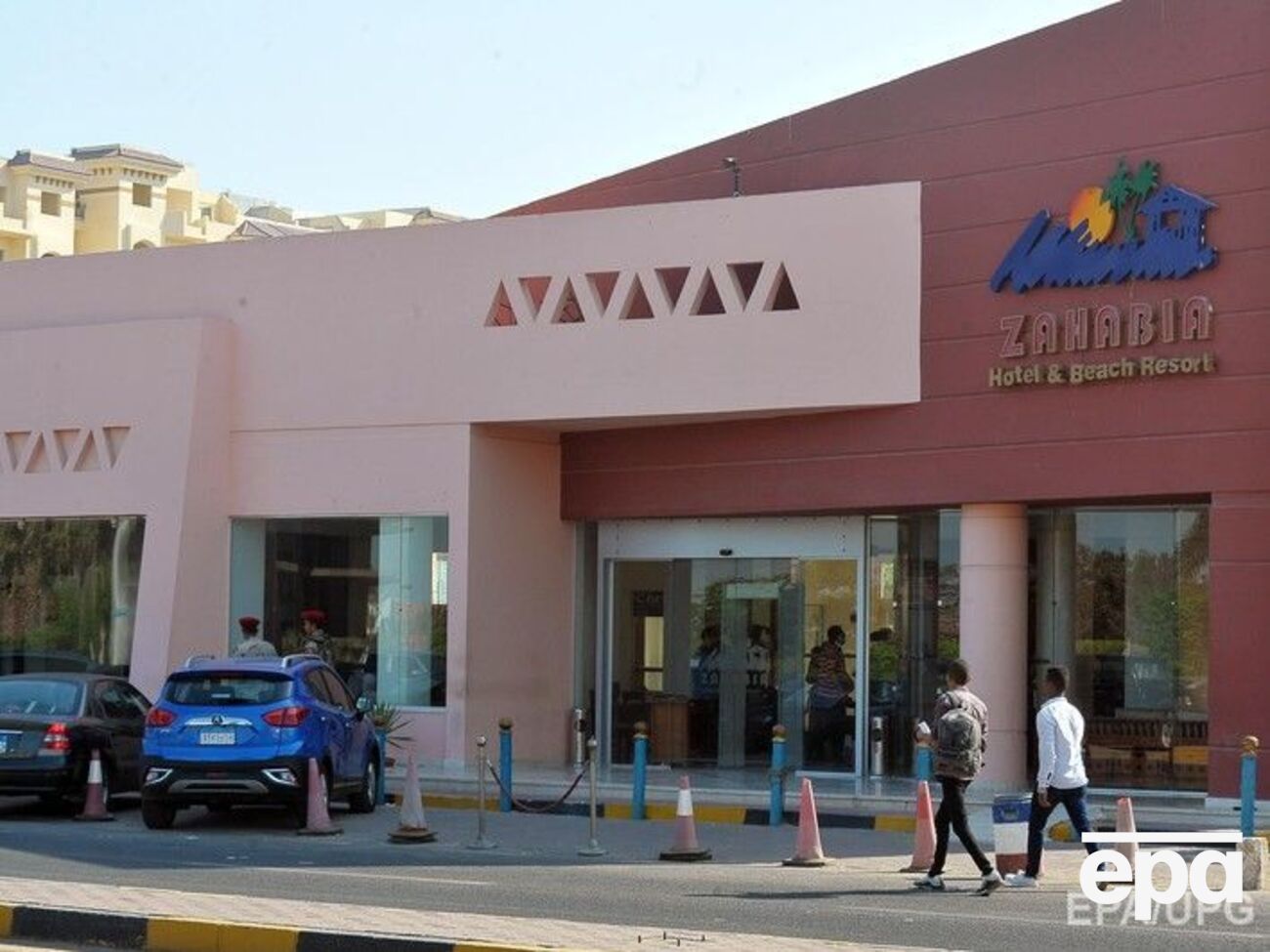 Після нападу українців закликали не покидати території готелів