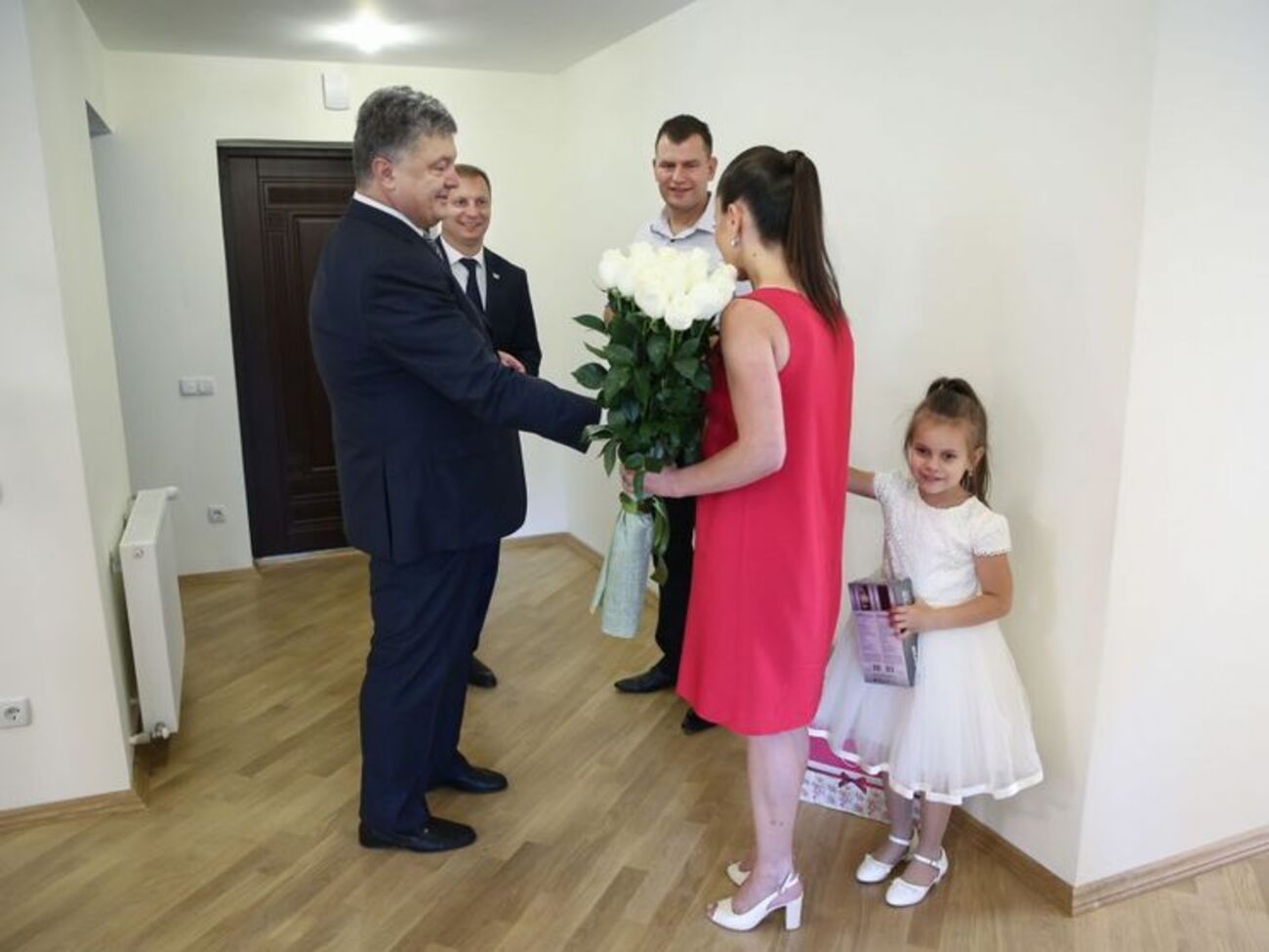 Порошенко привітав родину військового з отриманням квартири