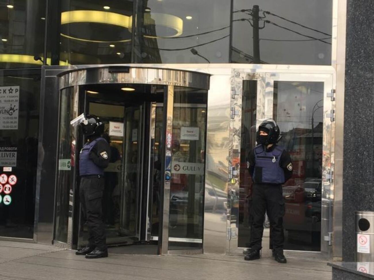 Обшуки проводили в низці приміщень, зокрема в торговому центрі "Гулівер"
