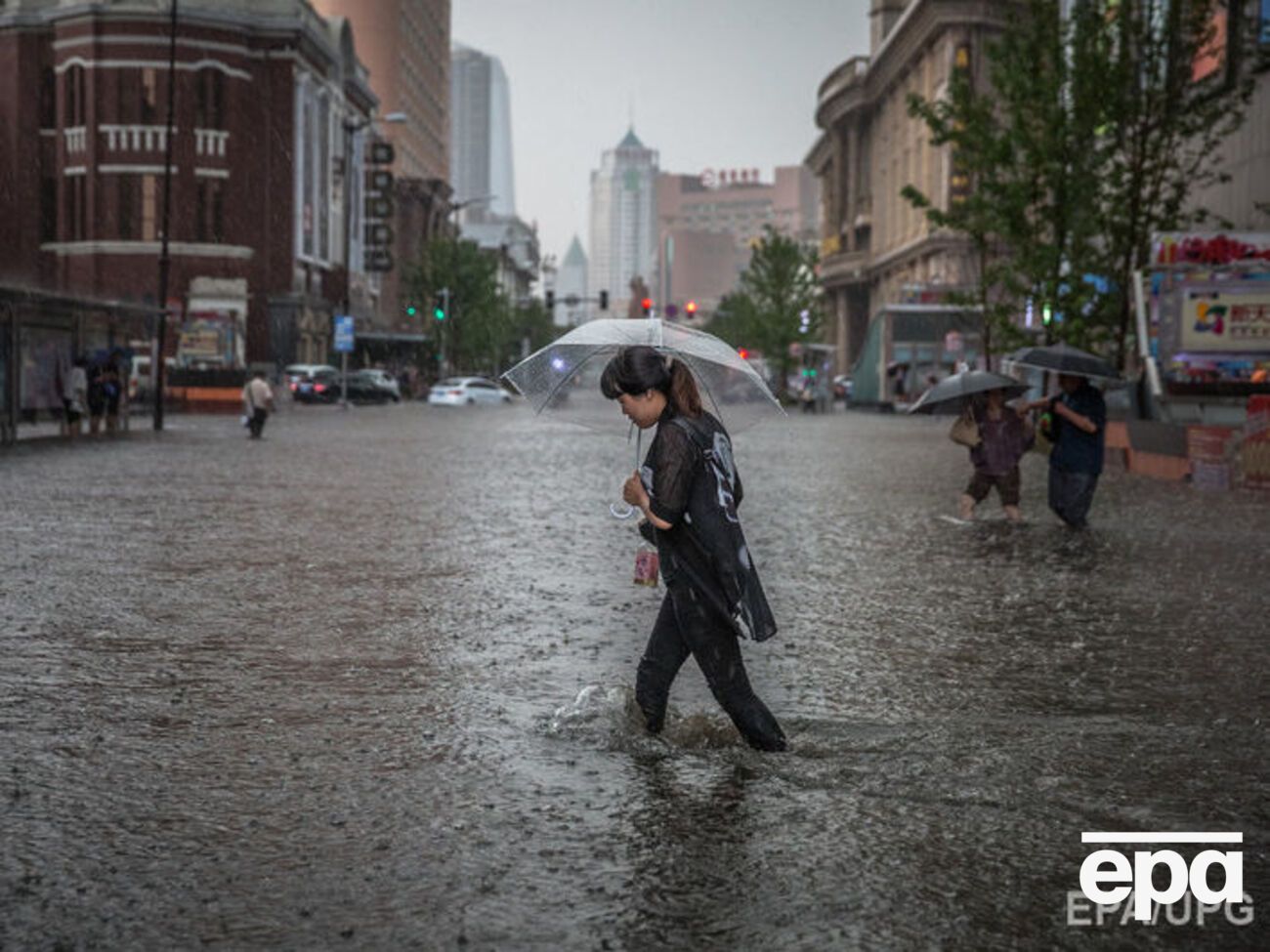 Унаслідок негоди постраждало 320 тис. осіб у 13 округах
