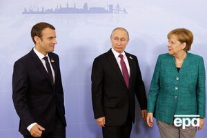 В нормандский формат входят Франция, Россия, Германия и Украина. Президенты Франции и России Эммануэль Макрон и Владимир Путин, а также канцлер Германии Ангела Меркель встречались в ходе саммита G20 в Гамбурге