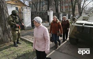 Військові без розпізнавальних знаків з'явилися в Криму в лютому 2014 року