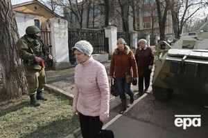 Військові без розпізнавальних знаків з'явилися в Криму в лютому 2014 року