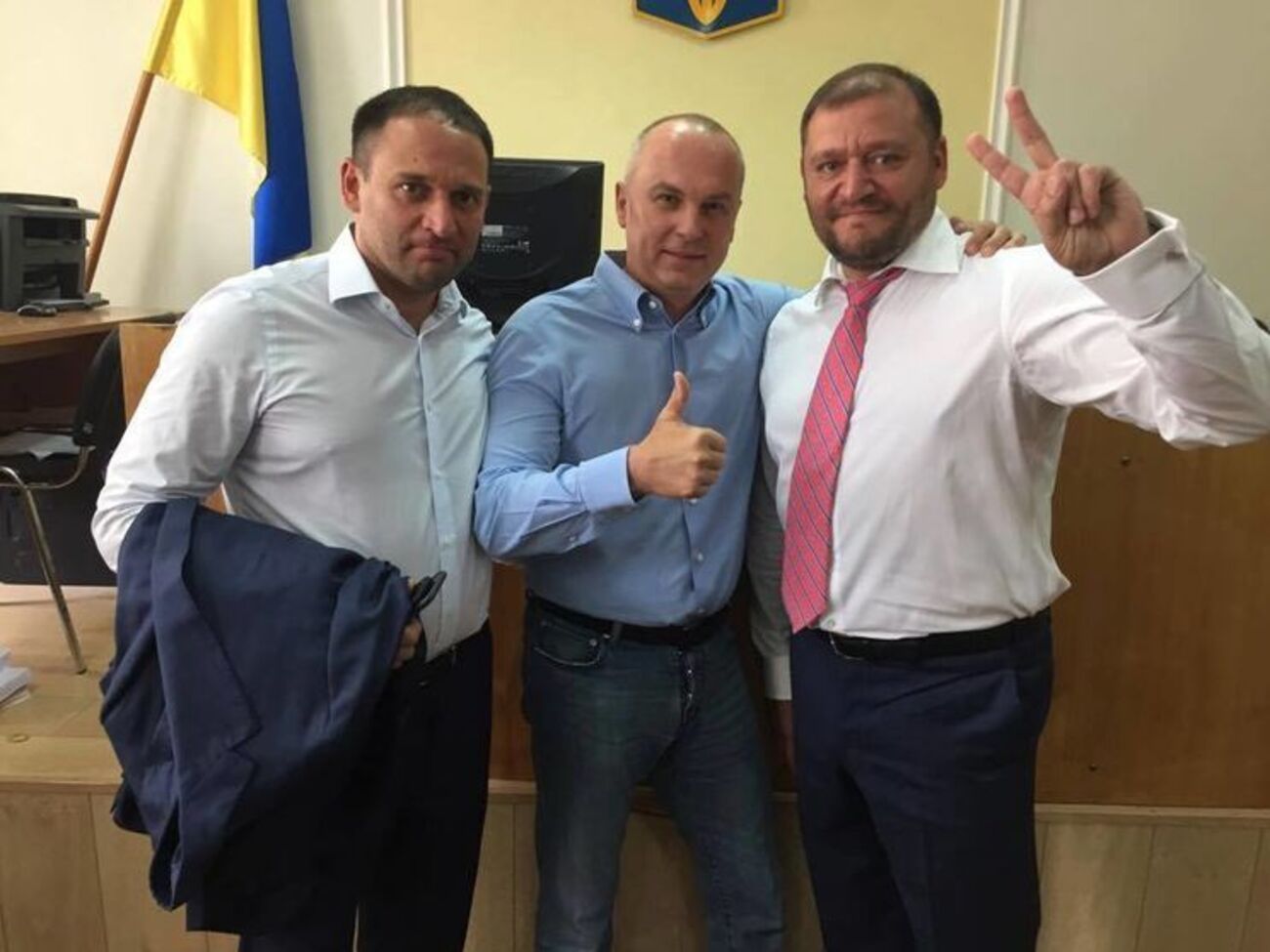 Колеги по партії були присутні в Печерському суді, де обирали міру запобіжного заходу для Михайла Добкіна