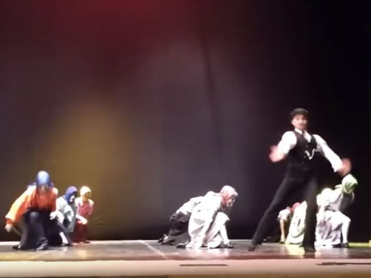 Танцующий Ленин