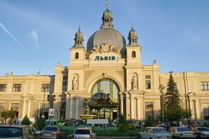 Співробітники поліції оглянули вокзал та прилеглу територію і не знайшли вибухонебезпечних предметів