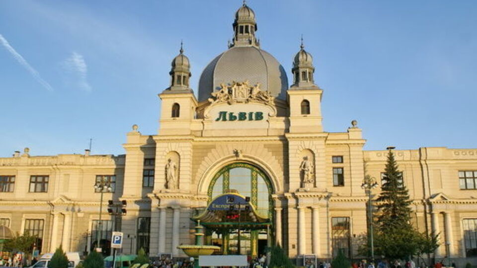 Співробітники поліції оглянули вокзал та прилеглу територію і не знайшли вибухонебезпечних предметів