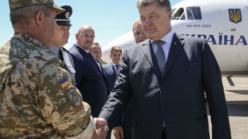 Порошенко: Сьогодні кращі сини та доньки України відстоюють її суверенітет