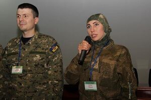 Денісултанов-Курмакаєв стверджує, що Окуєва (на фото праворуч) і Осмаєв (ліворуч) влучили в нього шість разів