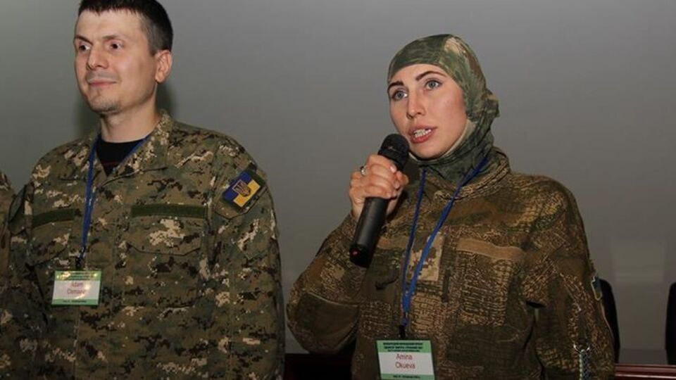 Денісултанов-Курмакаєв стверджує, що Окуєва (на фото праворуч) і Осмаєв (ліворуч) влучили в нього шість разів