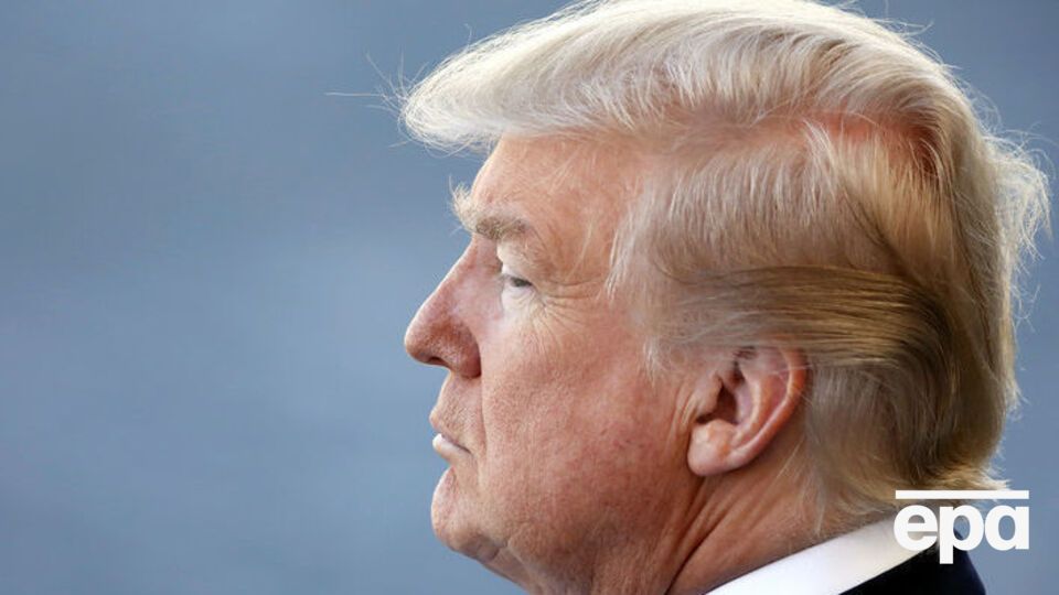 27 червня представники Трампа переказали $50 тис. адвокату Алану Футерфасу, який зараз представляє інтереси Дональда Трампа – молодшого