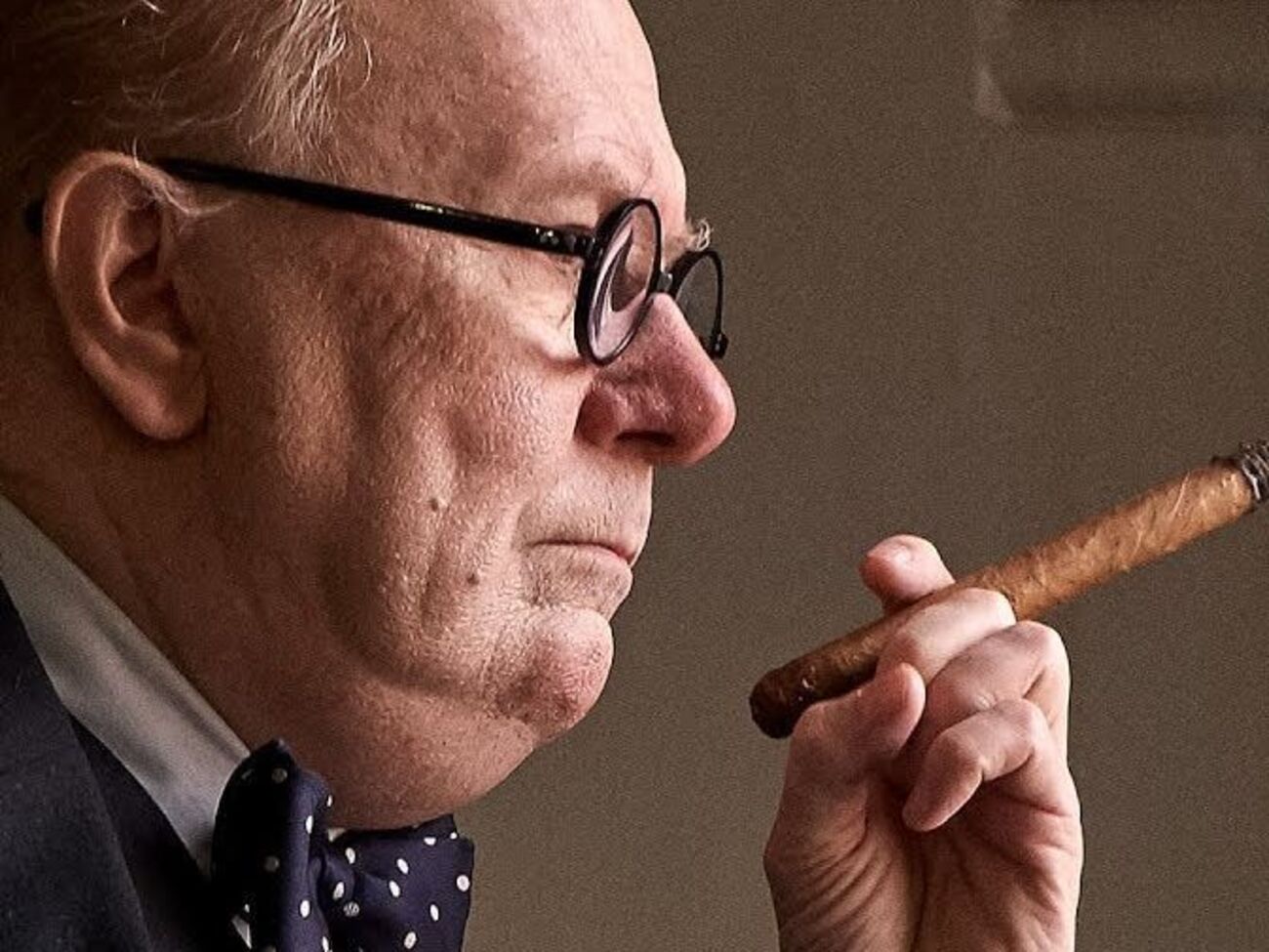 Олдман исполнил роль Черчилля