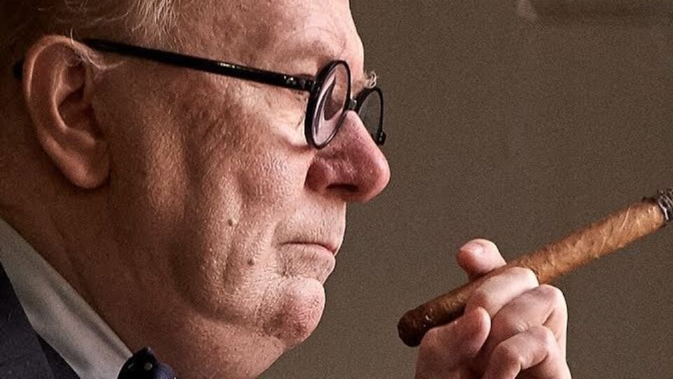 Олдман виконав роль Черчилля