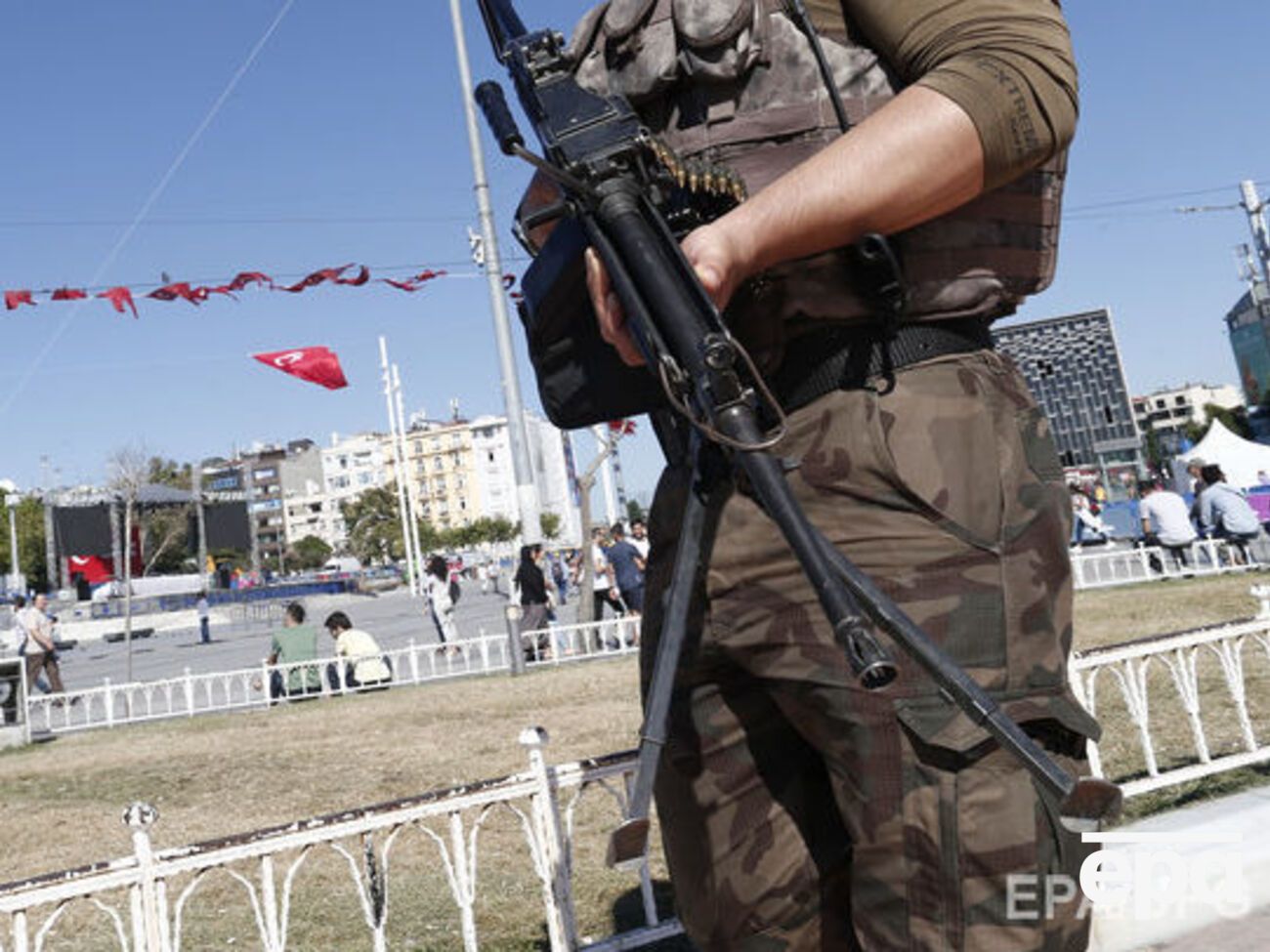 В результате взрыва в Турции ранены военные