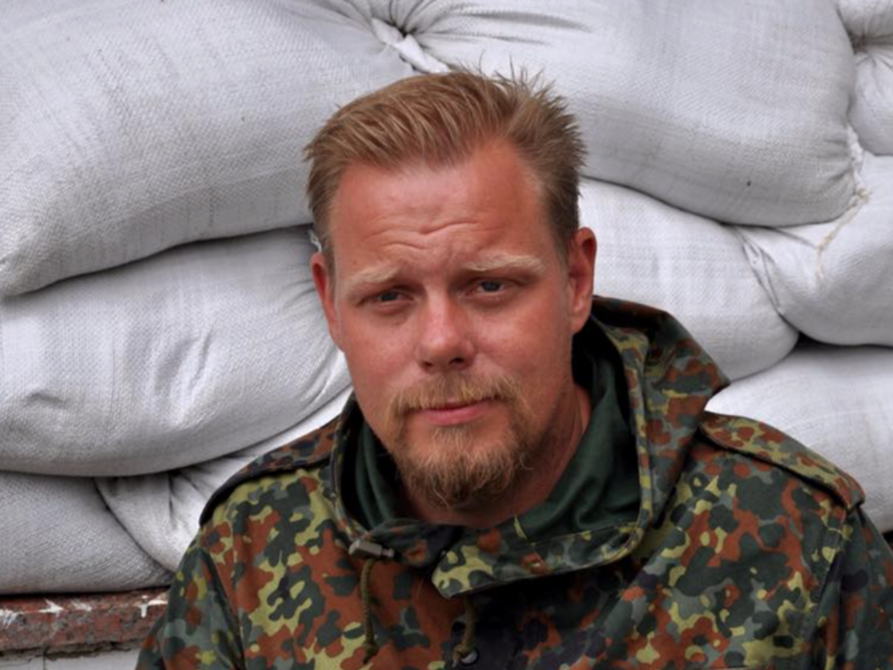 Скилт:&nbsp;Боевика мы нашли на заднем дворе, он был тяжело ранен в грудь