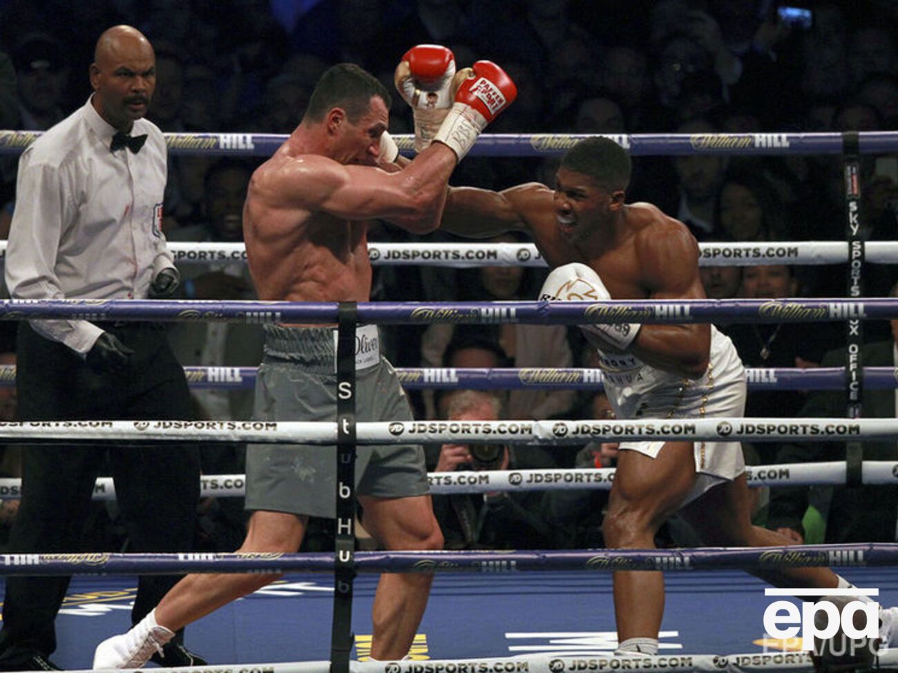 29 апреля Джошуа в Лондоне нокаутировал Кличко