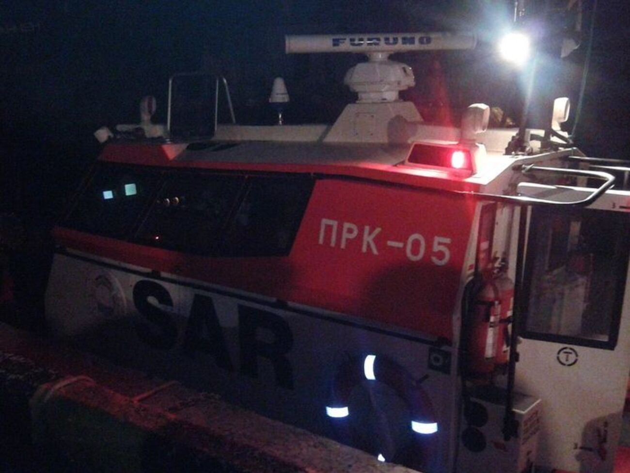 Операцию по эвакуации проводили с помощью небольшого спасательного катера