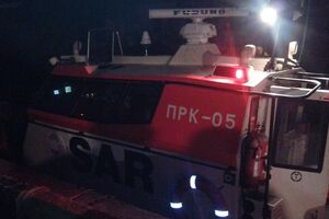 Операцию по эвакуации проводили с помощью небольшого спасательного катера