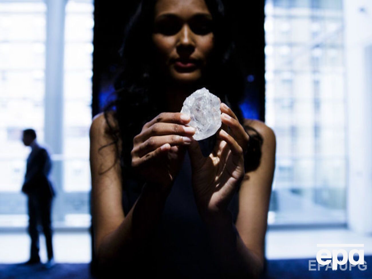 Аналитики считают, что с продажей камня стоит подождать