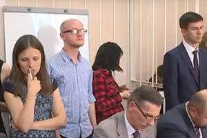 Идет суд по избранию меры пресечения Розенблату и Полякову. Прокуратура не будет ходатайствовать об аресте депутатов, так как парламент не дал на это согласия