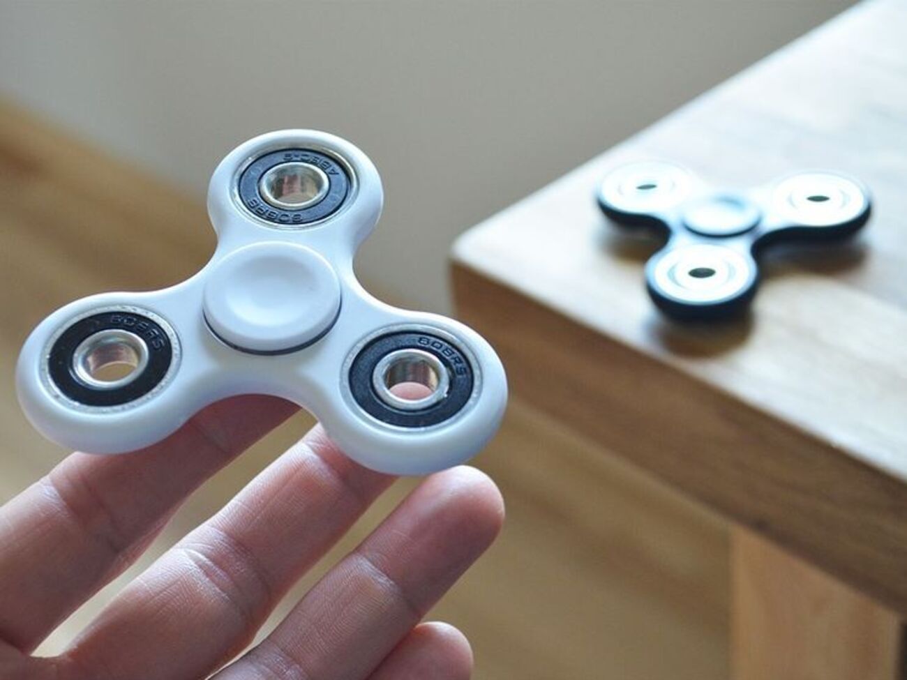 Спиннеры изготовляют из различных материалов: от пластика и металла до золота