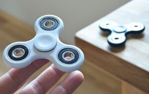 Спиннеры изготовляют из различных материалов: от пластика и металла до золота