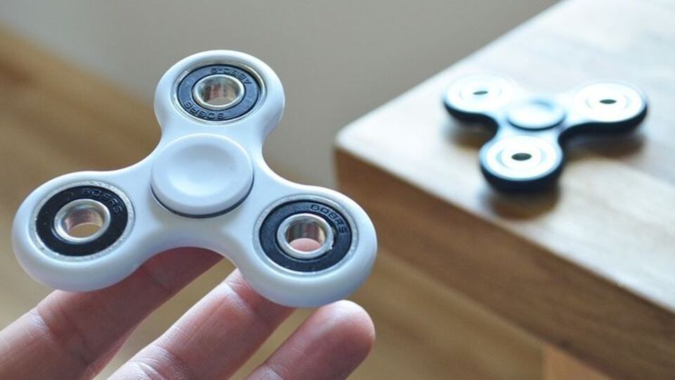 Спиннеры изготовляют из различных материалов: от пластика и металла до золота