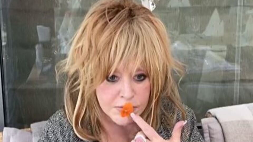 Пугачева не смогла сдержать слезы после услышанного стихотворения