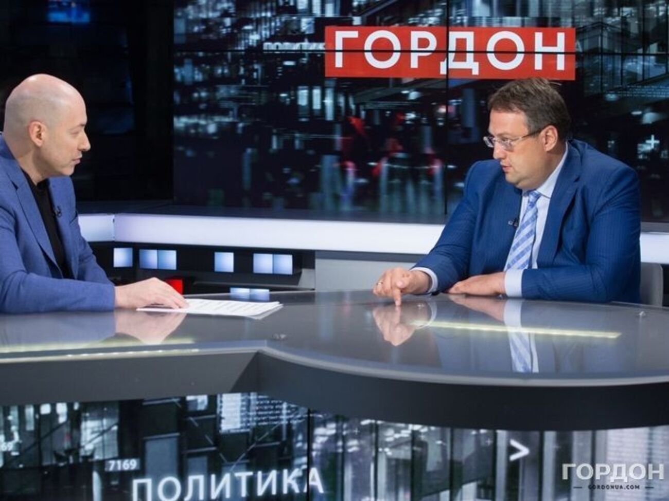 Геращенко отметил, что Украине пришлось проводить реформы, одной рукой воюя с Россией