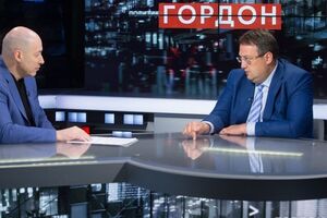 Геращенко отметил, что Украине пришлось проводить реформы, одной рукой воюя с Россией