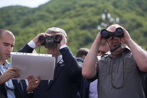 Порошенко и Маргвелашвили побывали на линии разграничения