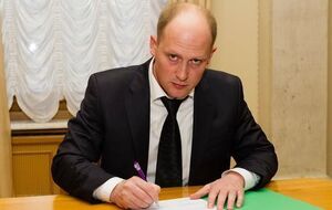 Каплин: Мосийчук использовал нецензурную лексику, оскорблял присутствующих, в том числе пожилых женщин, противоправным способом завладел флагом Социалистической партии Украины и скрылся в неизвестном направлении