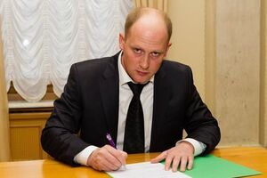 Каплін: Мосійчук використовував нецензурну лексику, ображав присутніх, у тому числі літніх жінок, у протиправний спосіб заволодів прапором Соціалістичної партії України та зник у невідомому напрямку