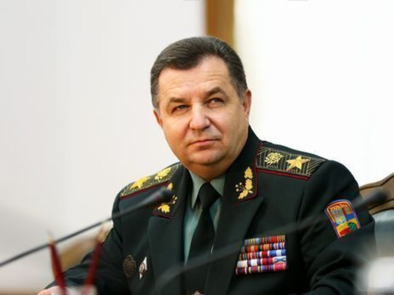 Полторак: Загрозливих ситуацій на сході України ми поки не бачимо