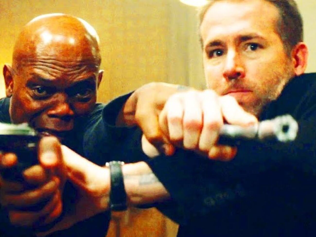 У центрі сюжету &ndash;&nbsp;кілер, якому потрібен захист