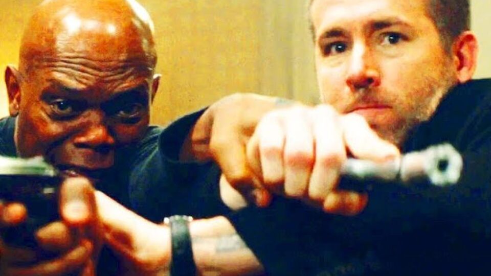 У центрі сюжету – кілер, якому потрібен захист