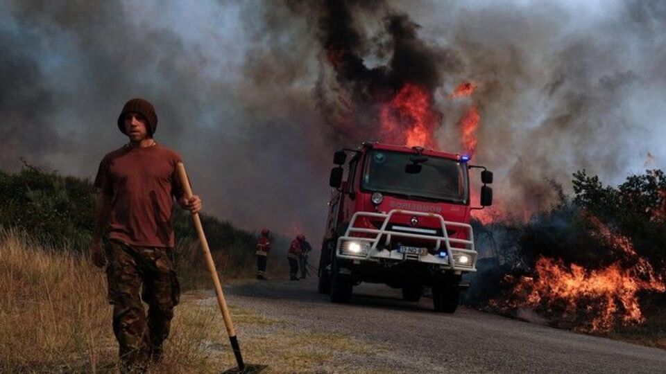 В Португалии продолжаются лесные пожары. Фоторепортаж