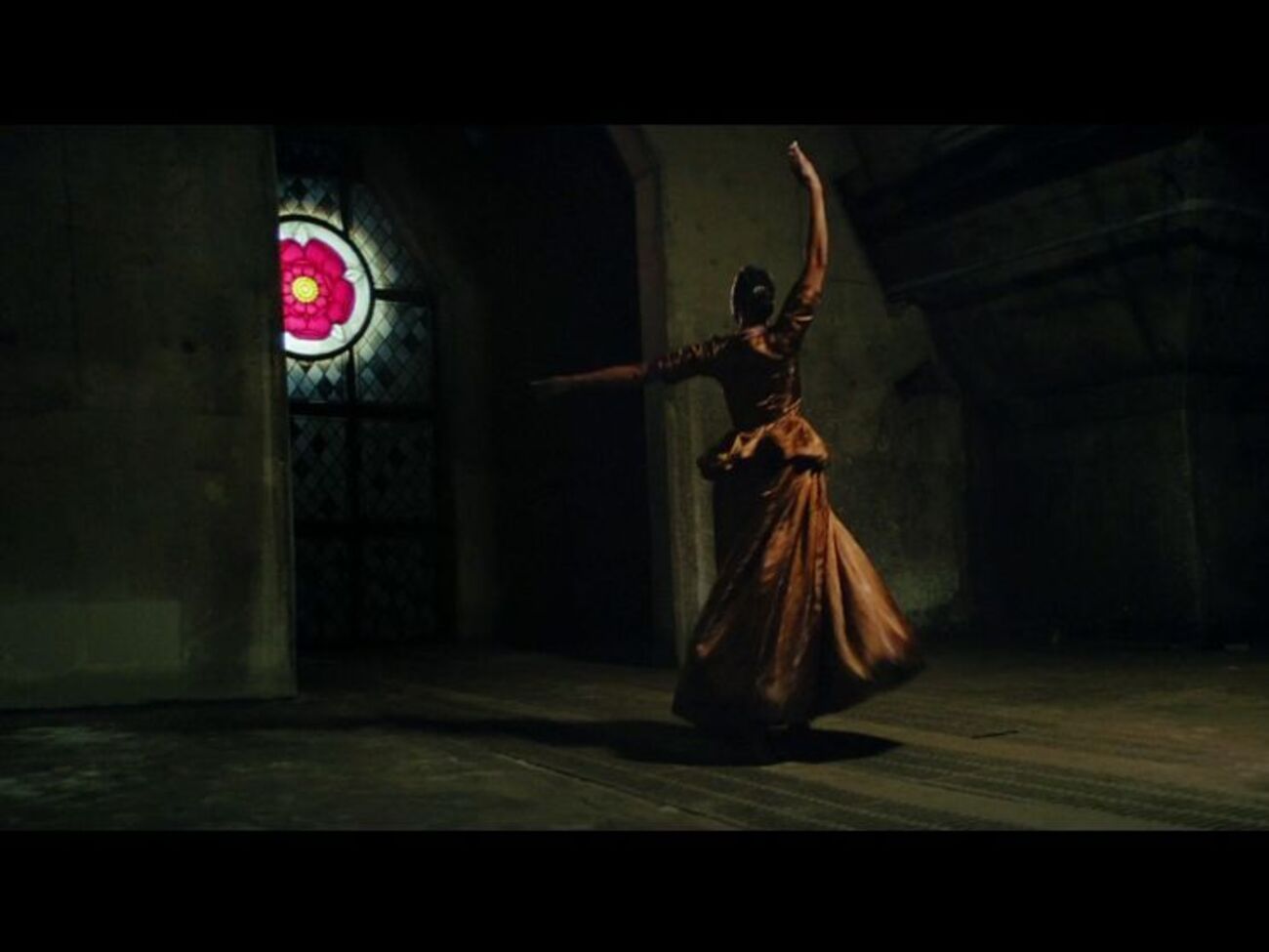 Музыканты группы представили различные женские образы