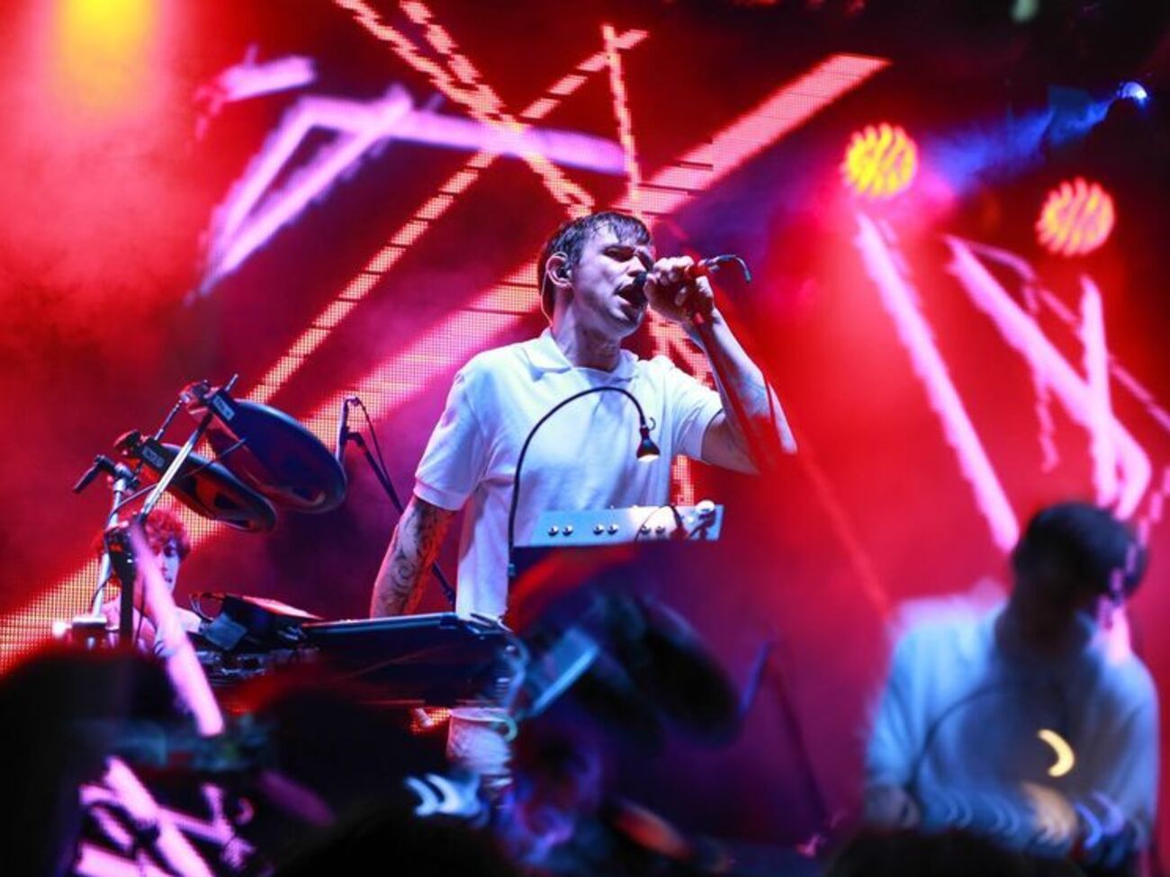 Дельфин не смог выступить на фестивале Atlas Weekend